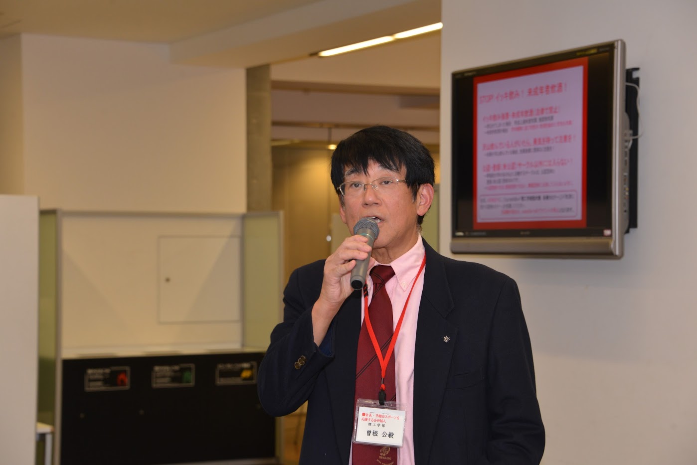 �]������A