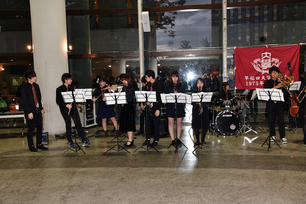 �A���T���u�����h�[���ɂ�鉉�t